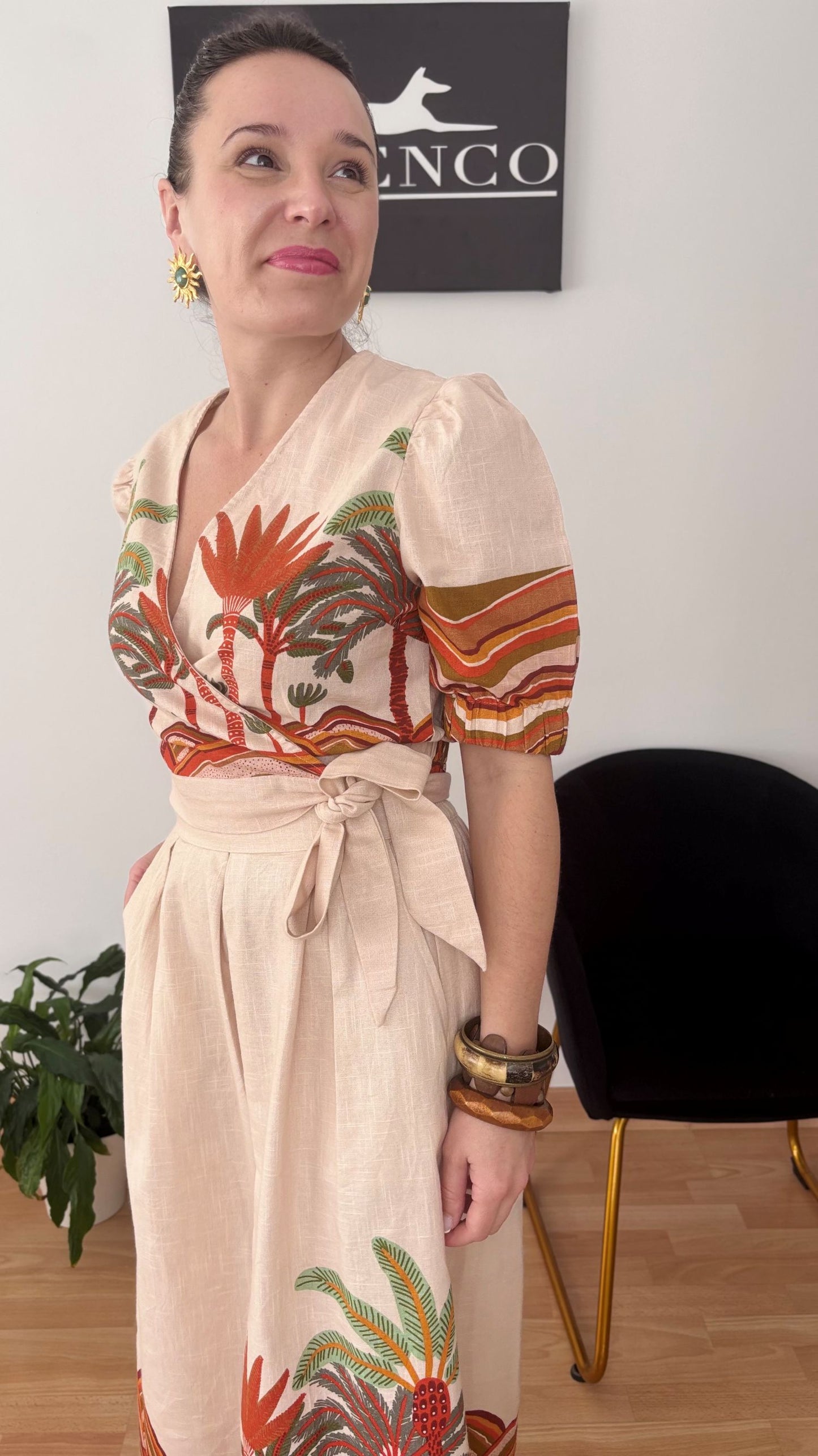 Conjunto tropical Aurora con top cruzado y falda midi