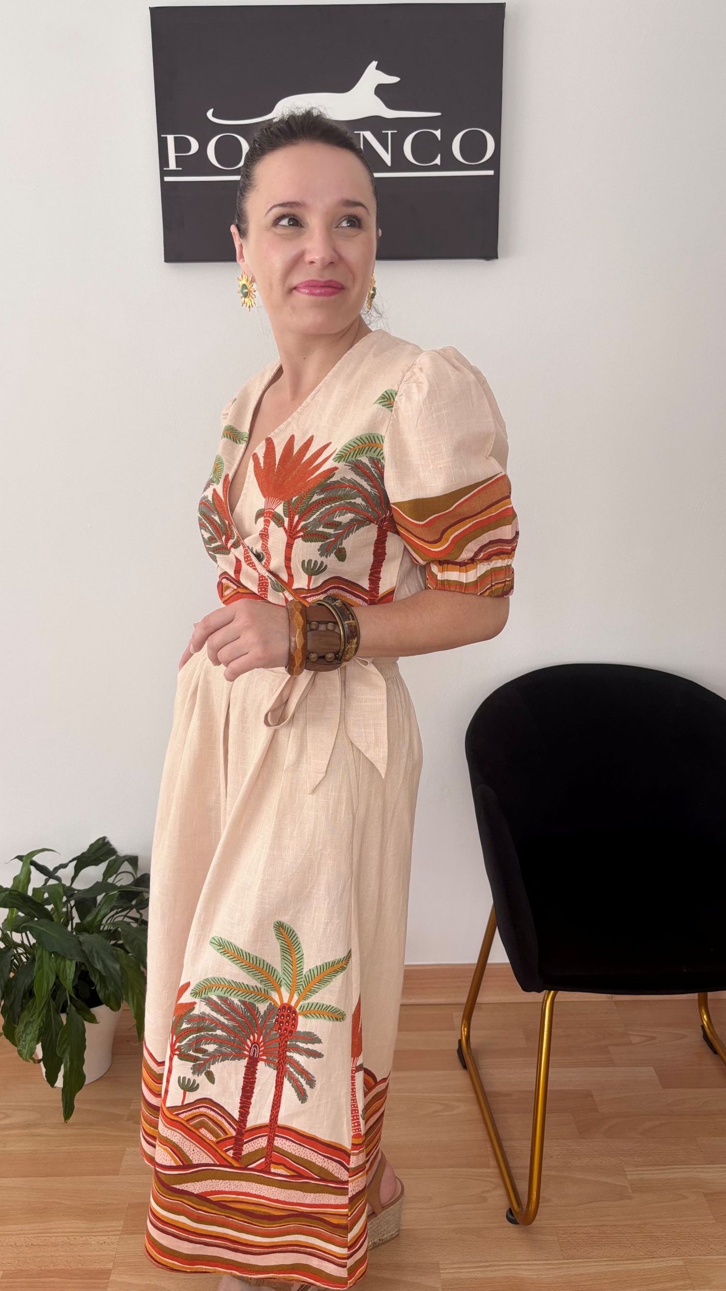 Conjunto tropical Aurora con top cruzado y falda midi