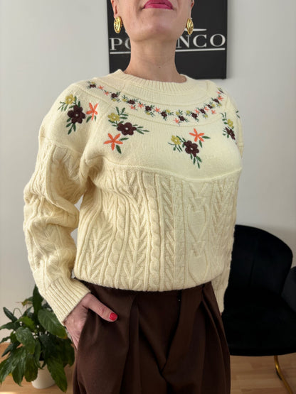 Jersey de flores bordadas