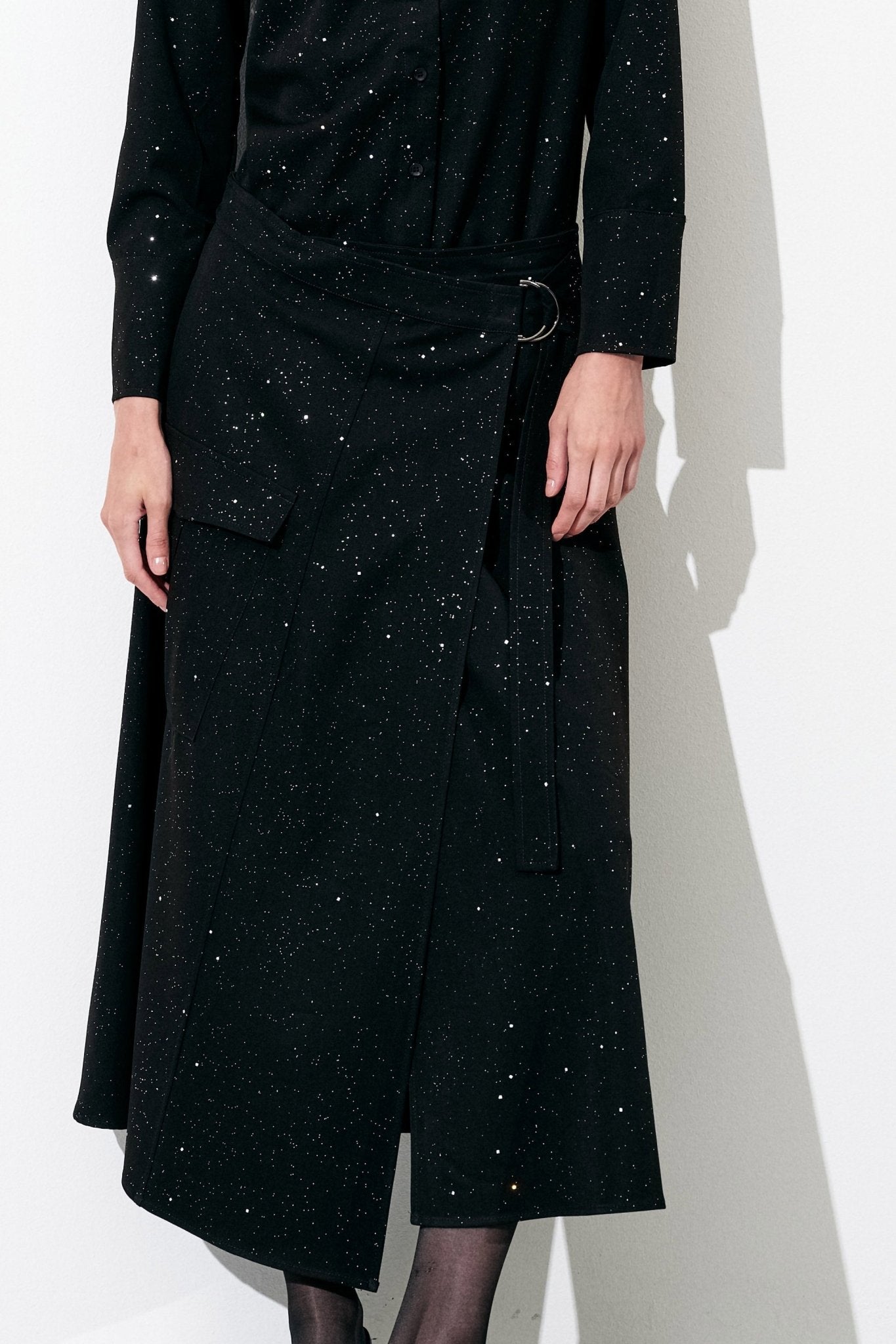 Falda asimétrica negra noche con strass - PODENCO