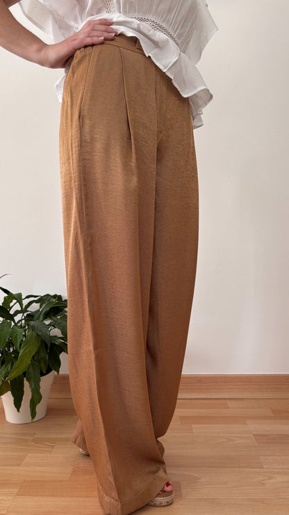 Pantalón Adara – Elegancia fluida que estiliza sin marcar